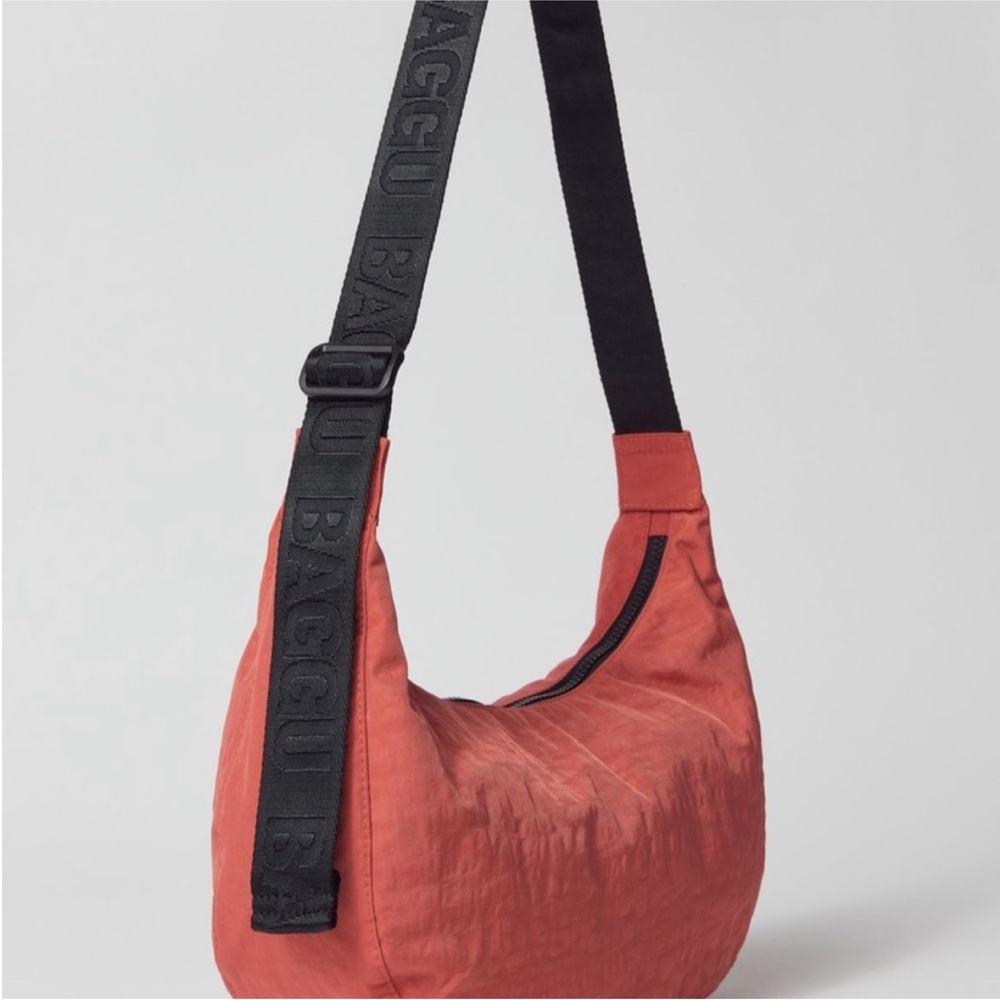 BAGGU Baked Apple Medium Crescent - Picture 2 of 7